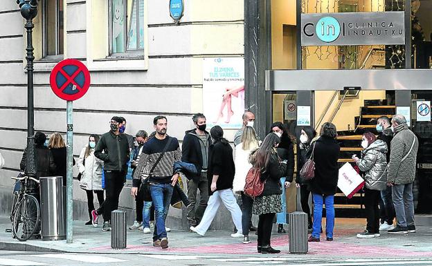 Los retrasos en Osakidetza ponen al límite a los laboratorios privados que realizan test de covid