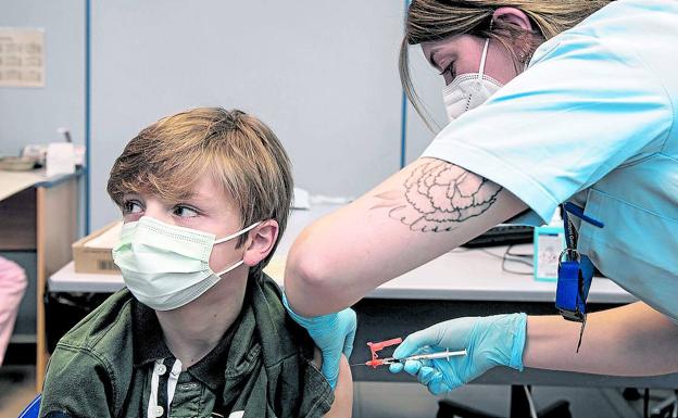 Osakidetza comunica a colegios de Vitoria que no puede realizar test a escolares confinados