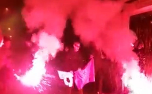 Recibido entre bengalas y aplausos el expreso etarra 'Mortadelo' en Pamplona