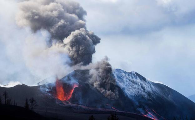 Las autoridades dan por 'dormido' el volcán de La Palma tras diez días sin actividad