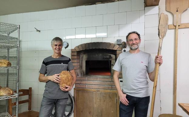 «Llevamos cuatro años haciendo pan y cada día es diferente»