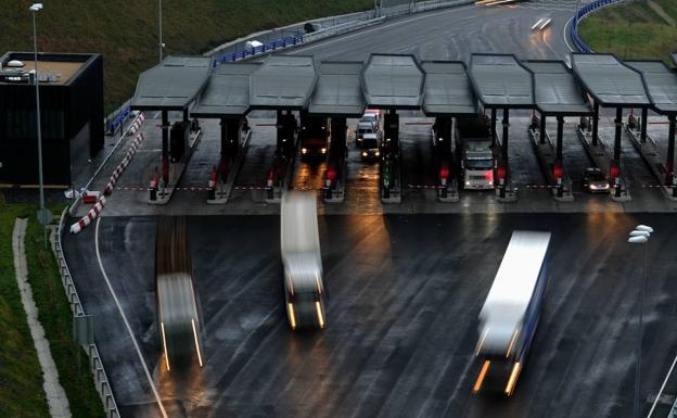 Suben los peajes de la AP-8, la Supersur y los túneles de Artxanda
