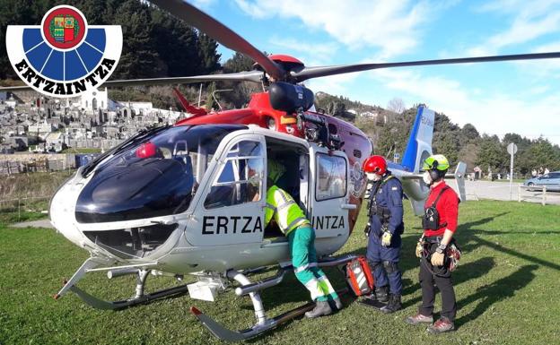 Rescatada una mujer tras sufrir una caída en el mirador de Ogoño en Elantxobe