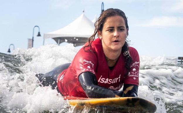 Sarah Almagro, subcampeona mundial de surf adaptado tras perder las extremidades