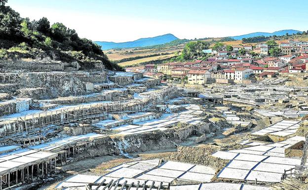 Un parking para 108 coches y pasarelas voladas en el Valle Salado