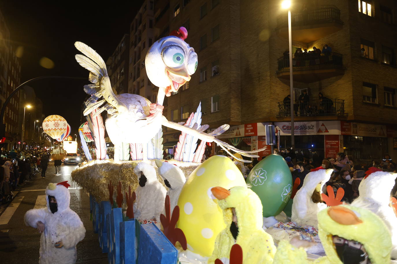 Las mejores imágenes de la cabalgata de los Reyes Magos en Vitoria