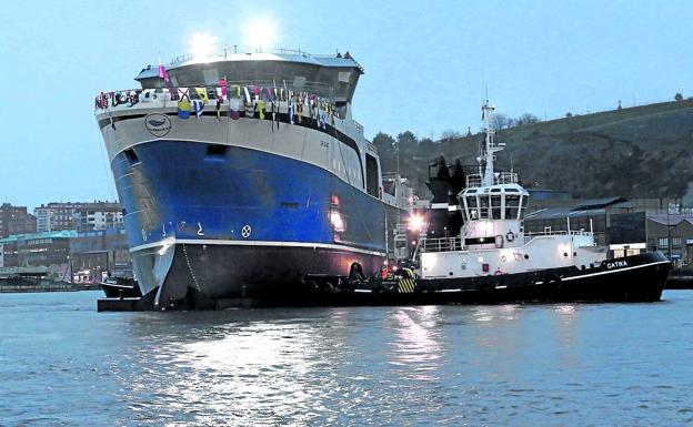 Murueta bota un buque congelador factoría destinado a la pesca en Groenlandia