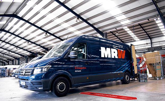 OCU alerta del envío masivo de SMS fraudulentos que suplantan a MRW para robar dinero a los usuarios