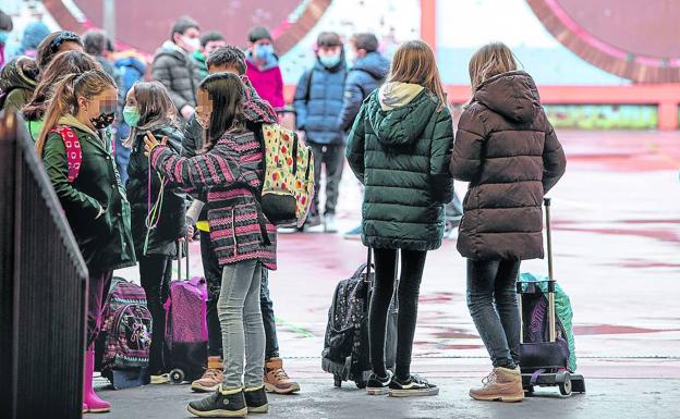 Educación se prepara para un aluvión de bajas entre docentes en el regreso a clase