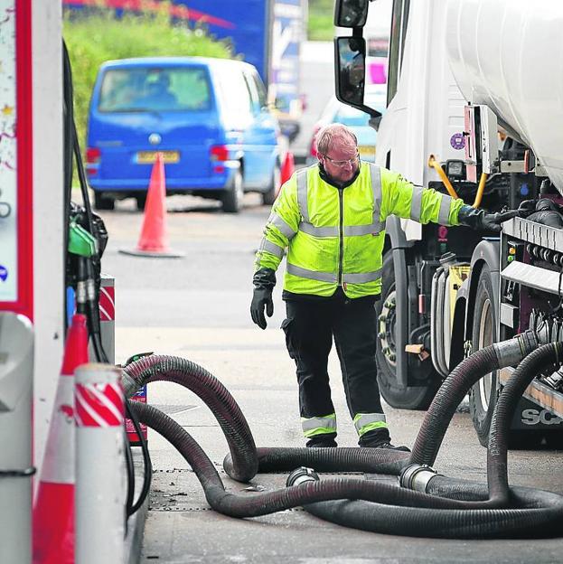 Transportistas demandan a Repsol, Cepsa y BP por 'inflar' los precios del gasóleo