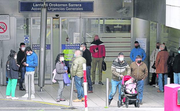 «Las Urgencias están colapsadas» por la avalancha de pacientes y el coronavirus