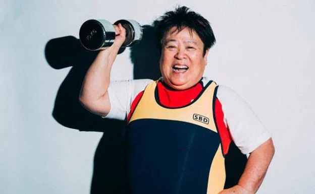 Chiyomi Sawa, a por su vigésimo título de levantamiento de peso con 72 años