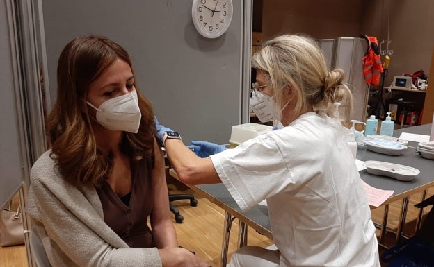 Osakidetza abre la campaña de la tercera dosis a los mayores de 40 años en el País Vasco