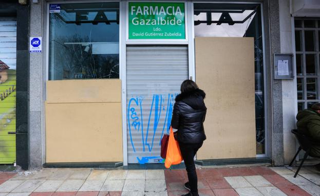 Buscan a los autores de una oleada de asaltos nocturnos a farmacias de Vitoria