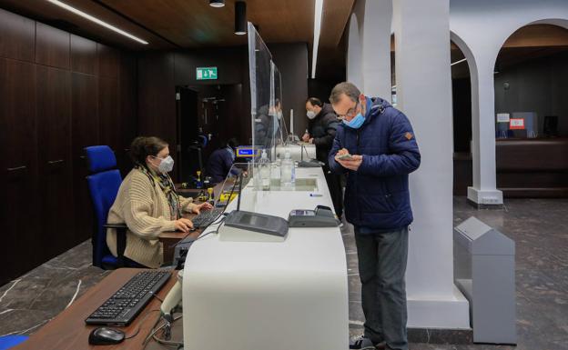 Correos reabre en la calle Postas tras dos años de reforma