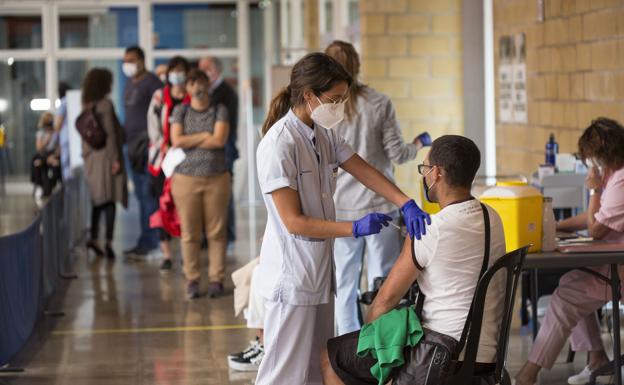 Osakidetza abre las citas de la tercera dosis a los mayores de 30 años a partir de este lunes