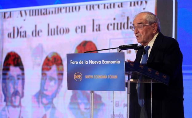 Martín Villa reconoce que pudo «ser responsable político y penal» del Tres de Marzo, pero niega un «plan sistemático»