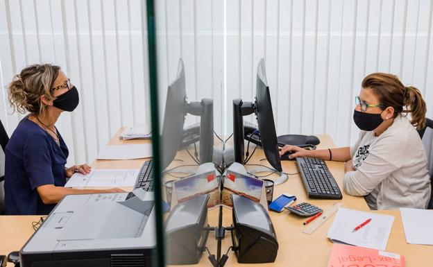 La mitad de las empresas alavesas tiene al menos el 10% de su plantilla de baja