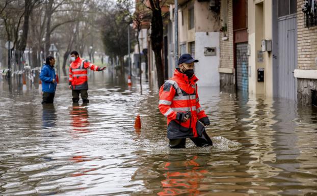 Vitoria estudia mejorar el alcantarillado de Abetxuko y rematar el muro del Zadorra