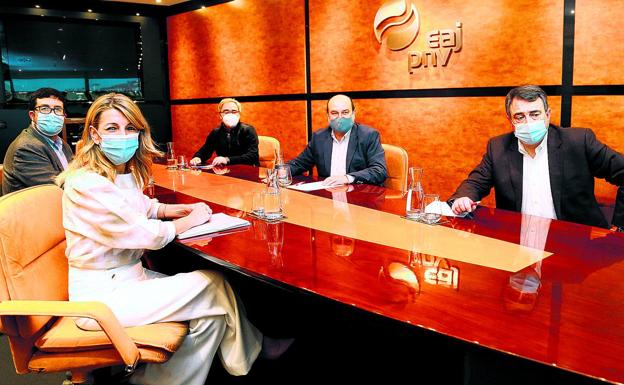 Ortuzar rechaza una «abstención táctica» para salvar la reforma laboral de Sánchez