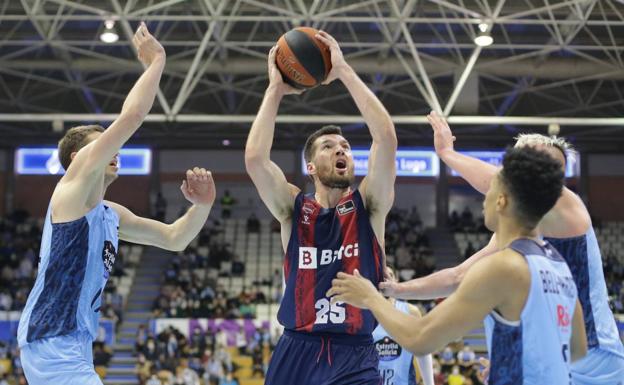 Alec Peters da positivo y será baja esta noche ante el Bayern