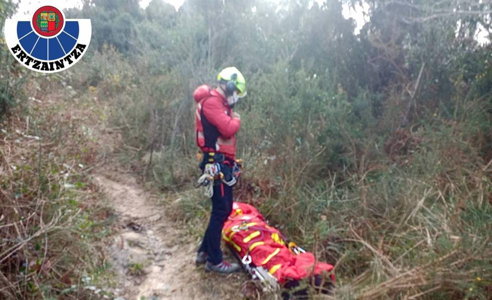 Rescatada en helicóptero una senderista herida en Ibarrangelu