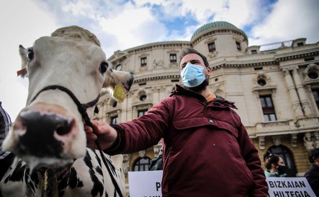 El sector primario de Bizkaia se echa a la calle para reclamar «precios más dignos»