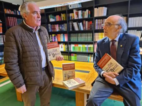 Euskaltzaindiak azken mende erdian euskararen normatibizazioan egindako lana biltzen duen gida argitaratu du