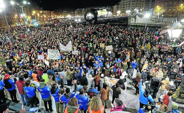 15.000 personas se manifiestan en Bilbao contra la vacuna y el pase covid