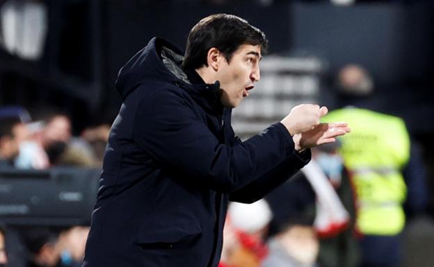 Los gestos de Iraola sobran