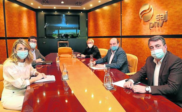 El PNV se abre ahora a avalar la reforma laboral si se blinda el marco vasco fuera del decreto
