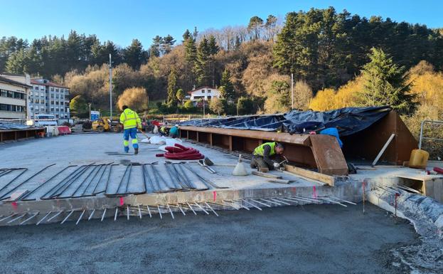 La obra del puente de Villosa, en Llodio, se prolonga hasta abril
