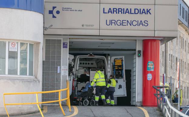 El Pleno de Vitoria pide paralizar el «cierre» de las Urgencias de Santiago