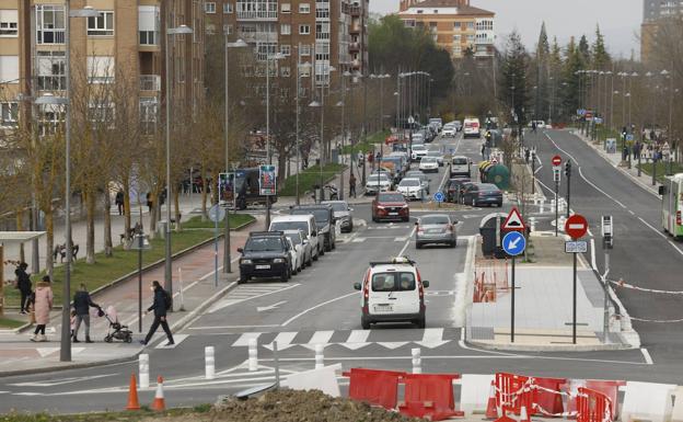 El asfaltado en la rotonda de Jacinto Benavente con Florida afectará este sábado al tráfico de esa zona