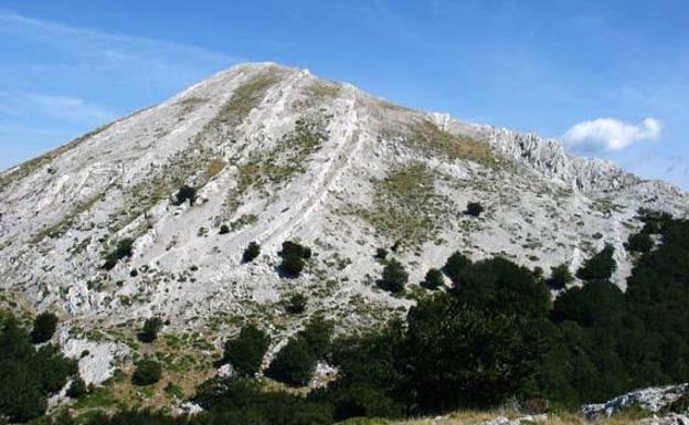 Rescatado en helicóptero un montañero de 58 años en el monte Aratz