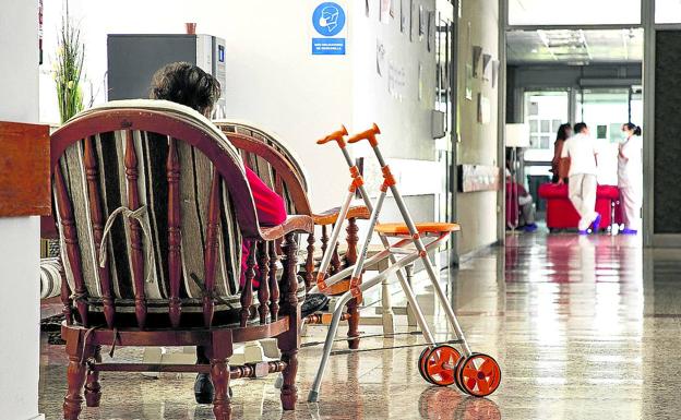 Los casos de covid en las residencias de Álava repuntan con 26 contagios más en la última semana