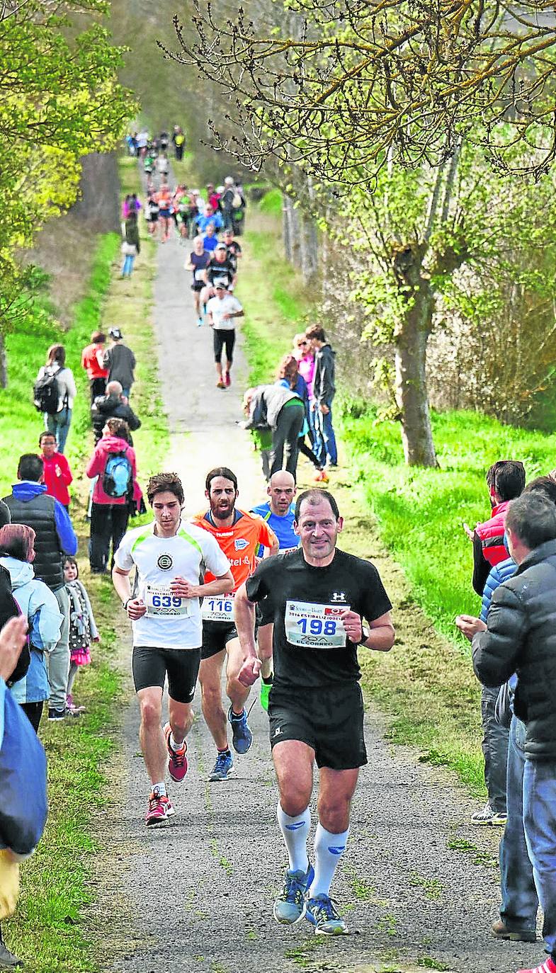 Los atletas populares calientan motores