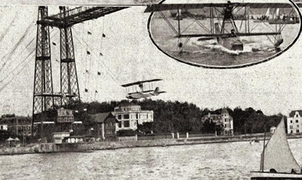 Un hidroavión vuela bajo el Puente Colgante