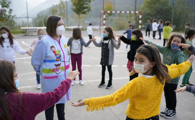 Educación se abre a relajar restricciones en los colegios vascos tras cerrar menos de diez aulas esta semana