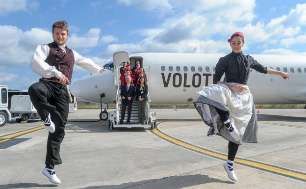 Volotea redobla su apuesta por Bilbao y abrirá ruta a Atenas este verano