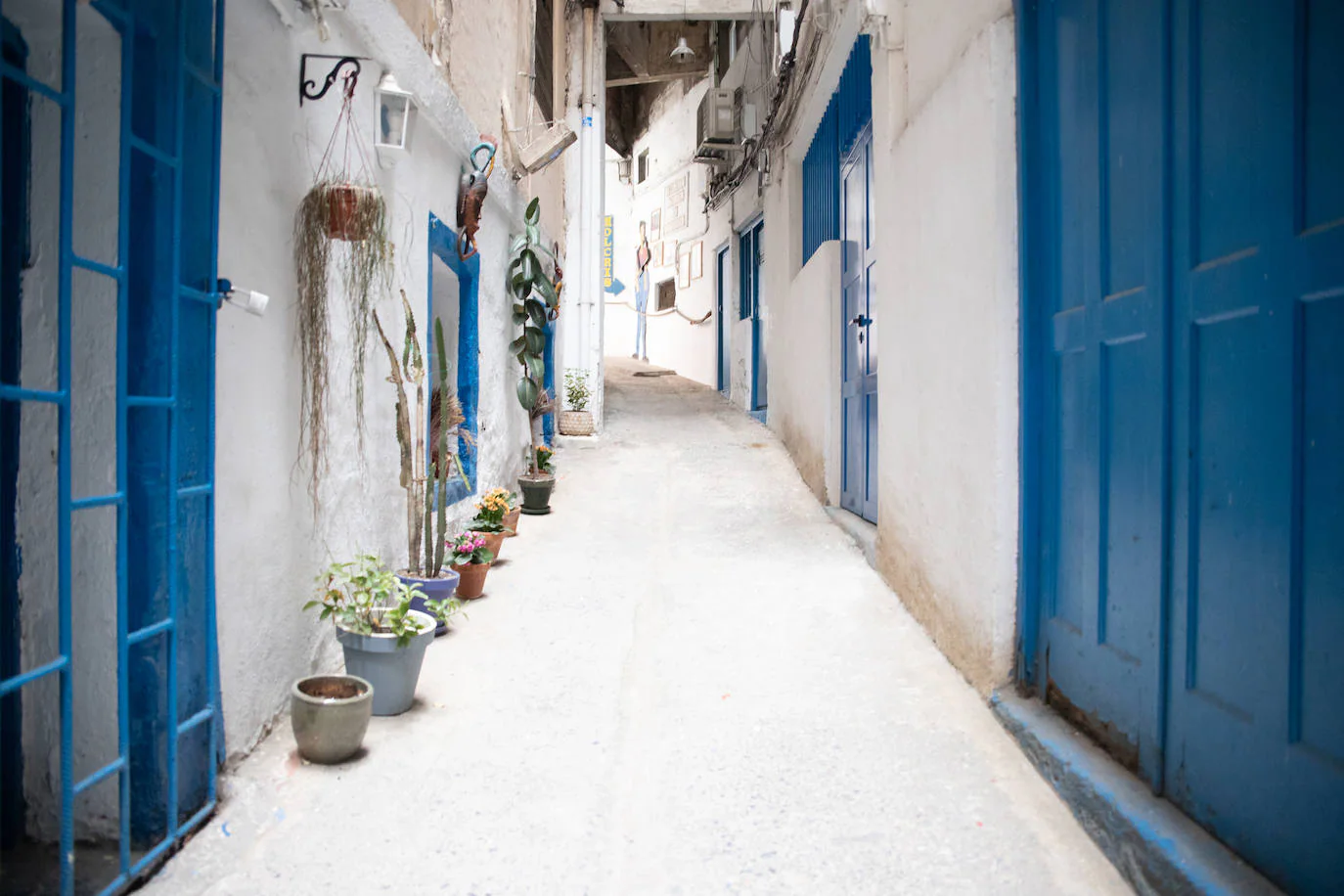 El desconocido callejón de Bilbao lleno de arte y artesanía que recuerda a Santorini
