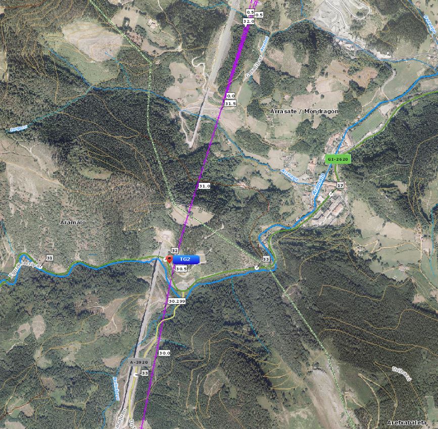 Un herido tras un choque frontal entre dos vehículos en la subida al puerto de Kurtzueta