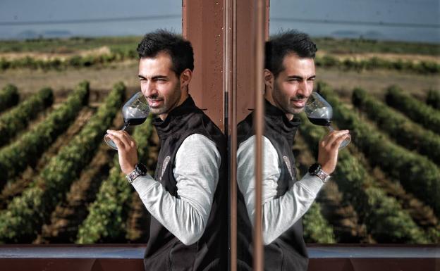 Seis bodegas de Rioja Alavesa brillan en el podio del gurú del vino Tim Atkin