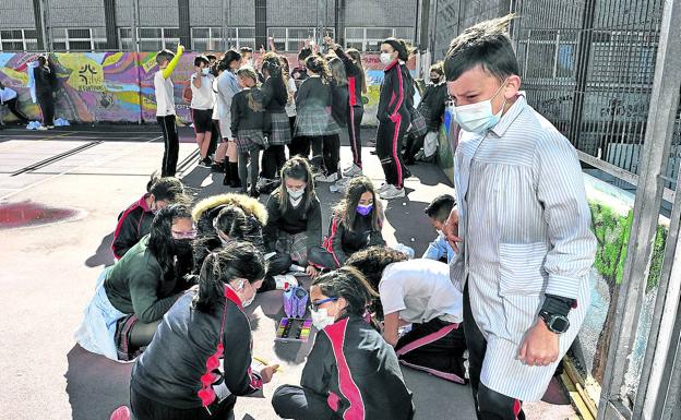 Los alumnos vascos salen hoy al patio sin saber si deben ponerse la mascarilla