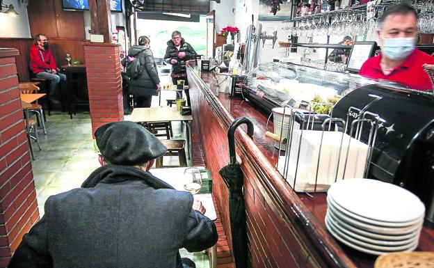 «Estoy deseando ver a la gente acodada en la barra»