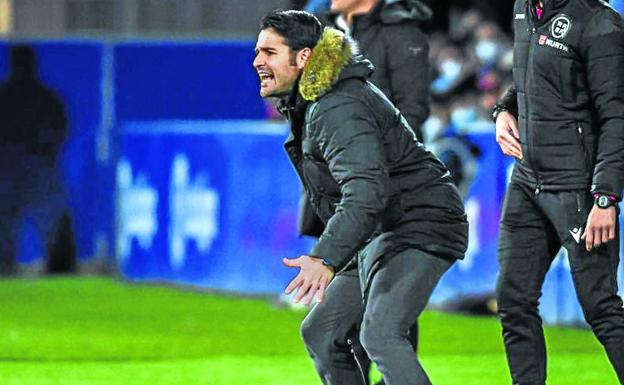 Escobar anuncia cambios en el once, tácticos y pide a su plantilla «ser más estable en el partido»