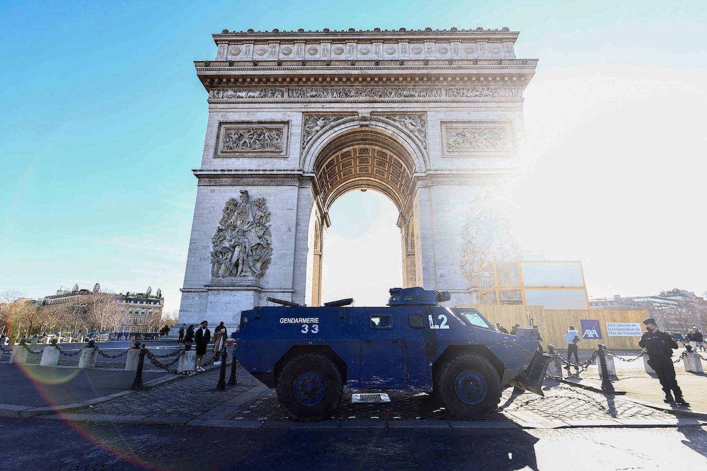 París se blinda ante la inminente llegada de marchas antivacunas a la capital francesa