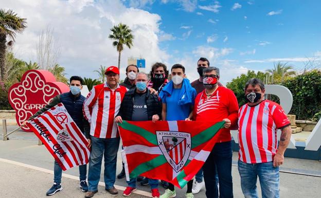 Baracaldeses y peñistas en Mallorca: «Estamos eufóricos con el Athletic»