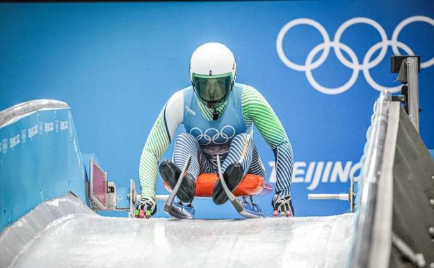 Elsa Desmond, la doctora irlandesa que desciende a 145 km/h en su trineo