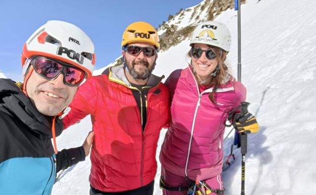 Los hermanos Pou comparten escalada en el hielo con la invidente María Petit